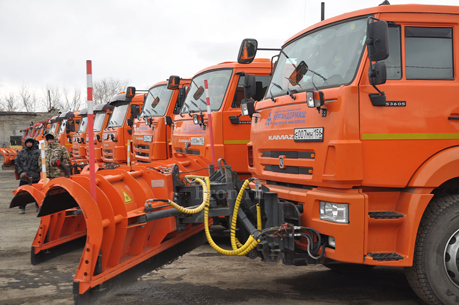 В поисках машинистов. Спецтехника готова к снегопадам, но нужны водители