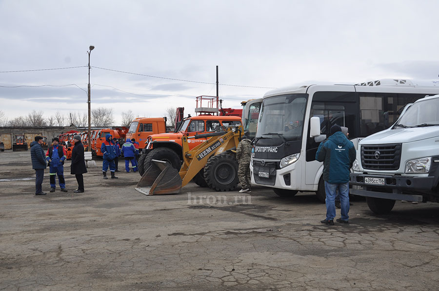 В поисках машинистов. Спецтехника готова к снегопадам, но нужны водители