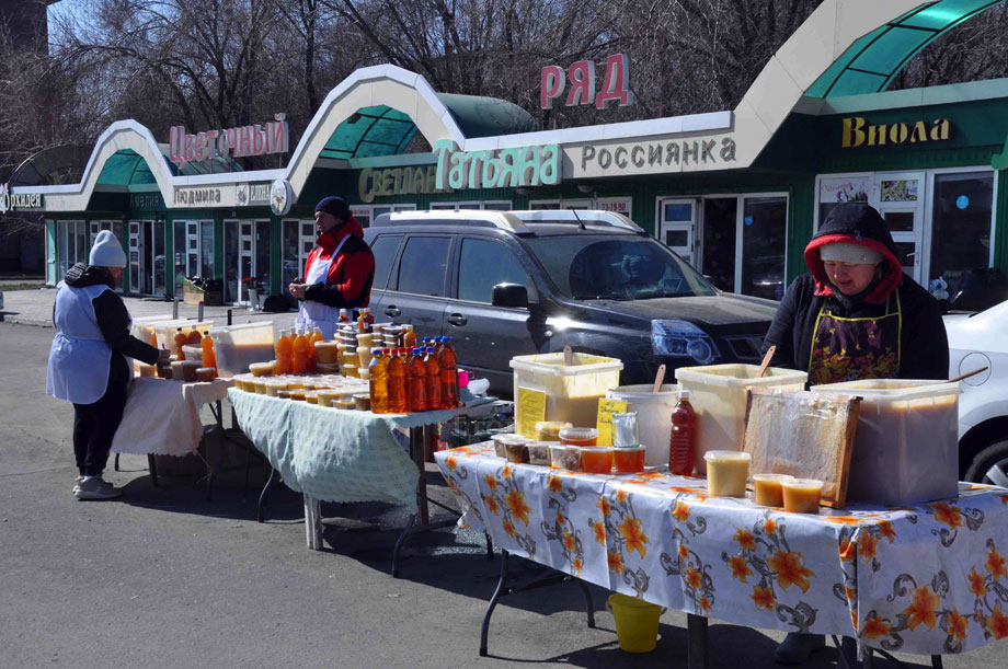 В авоське у орчанина яйца, мясо и… клешня краба