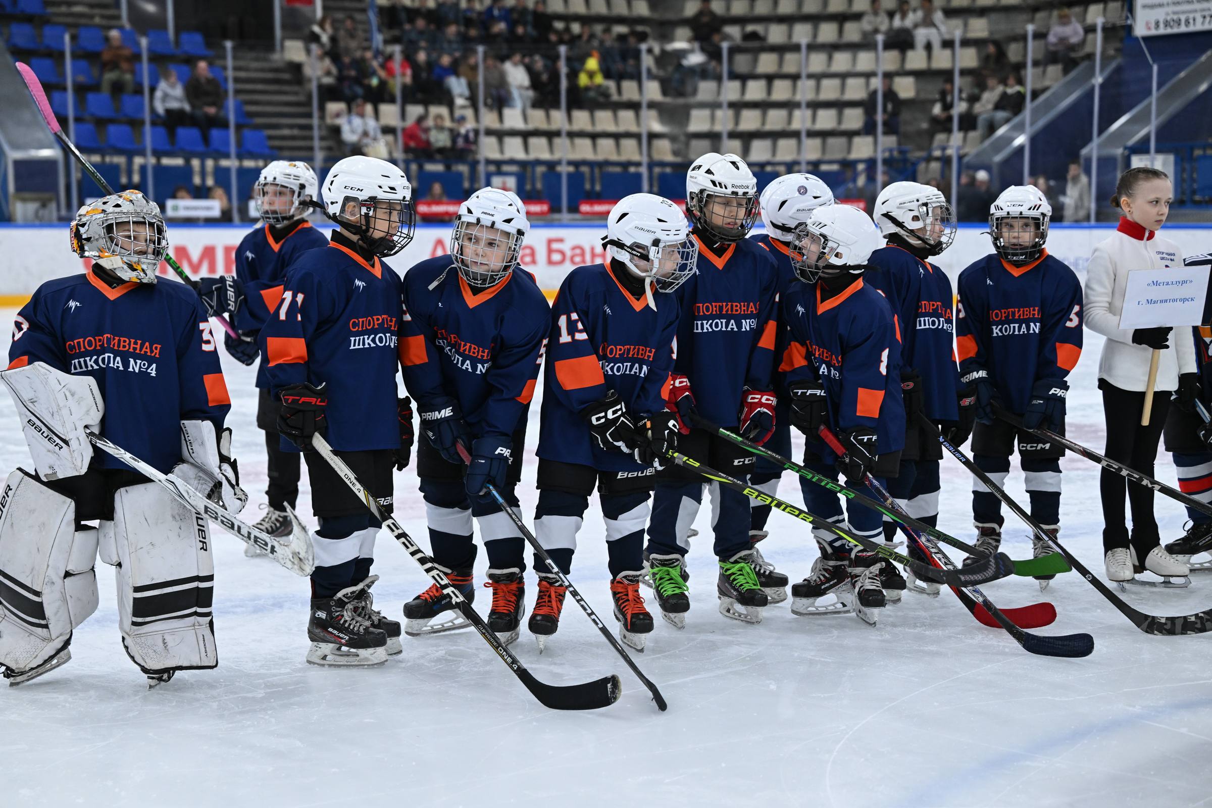 Лёд, память и звёзды: в «Юбилейном» открылся турнир в честь основателя хоккейной школы № 4