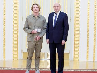 С открытой воды на бал