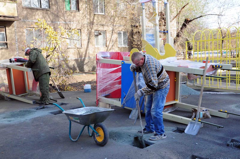 Новая площадка станет лучшей в районе. На Васнецова появились кораблики и скалодром 