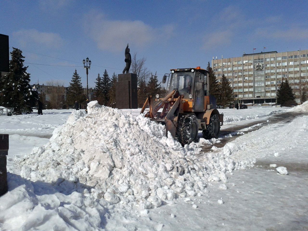 Коммунальщики за ночь убрали более 1000 кубометров снега