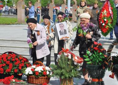 Сквер Славы покраснел