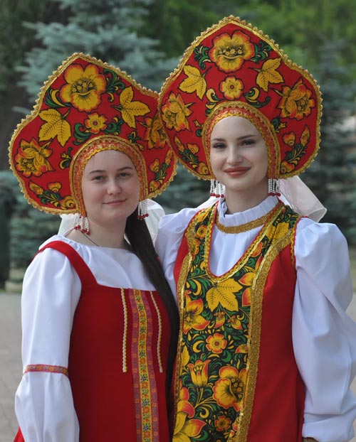 С песнями, балалайками, и чаем  