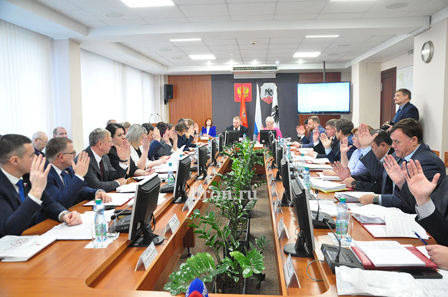 Разговоры о миллионах. Депутаты приняли бюджет на 2026 год 