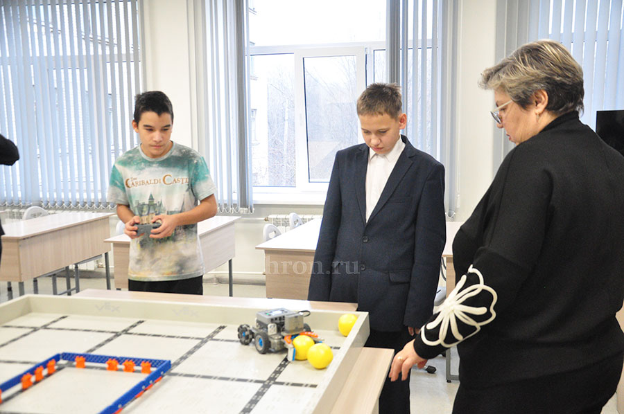 Что нам стоит ракету построить. Школьники показали класс в робототехнике