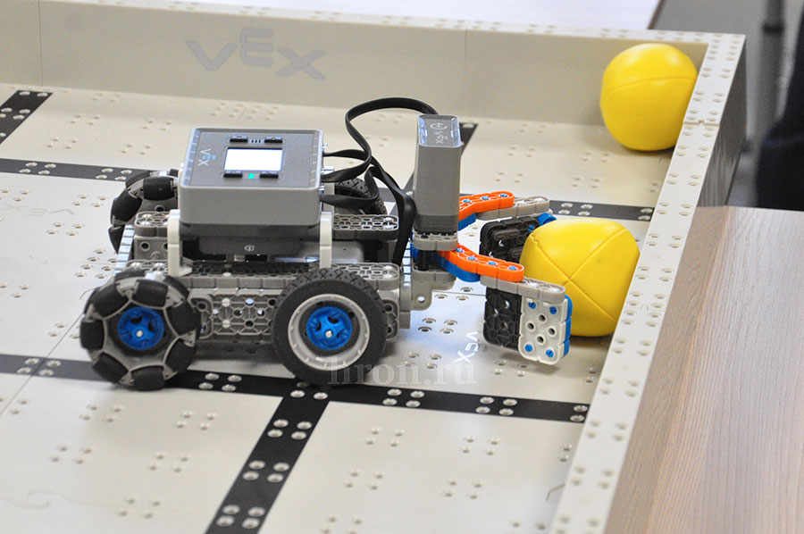 Что нам стоит ракету построить. Школьники показали класс в робототехнике