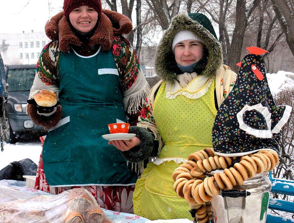 Весну зазывали жаворОнками