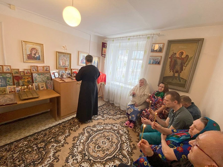 Постояльцы «Надежды» исповедались и причастились