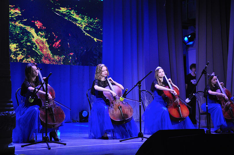 Пели и танцевали