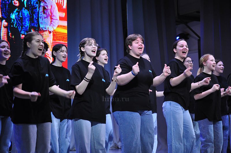 Пели и танцевали