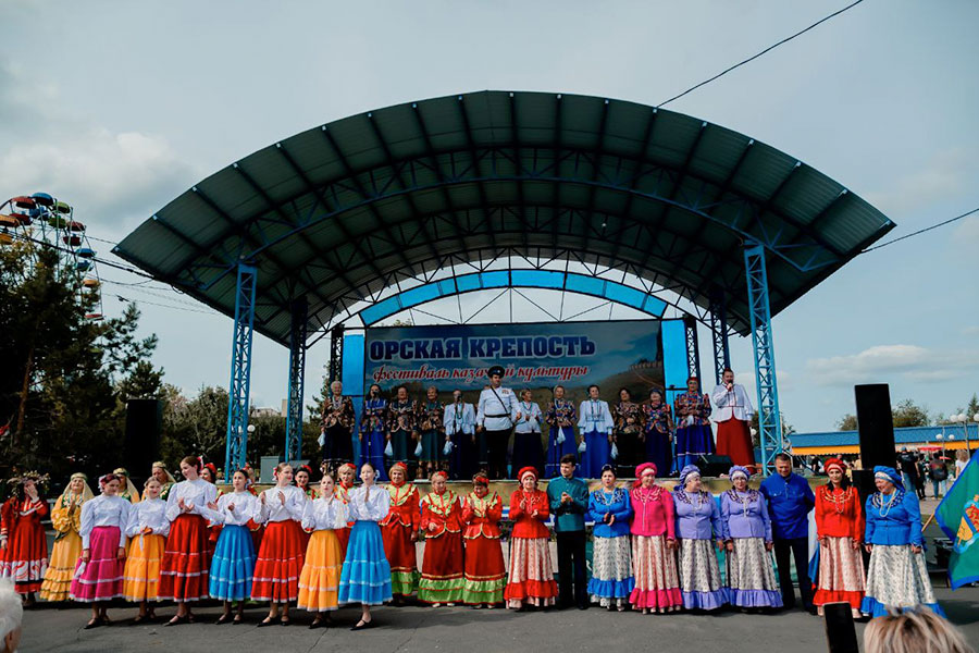 Три часа казачьей удали, песен и плясок