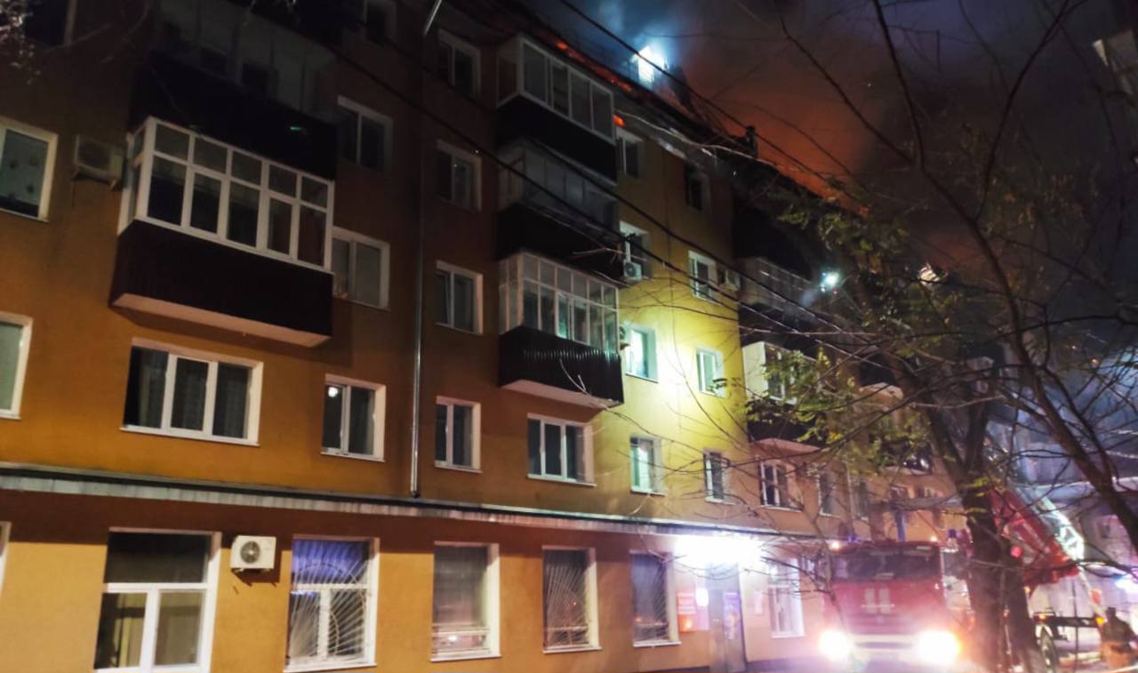 Пожар на Больничном: 220 человек эвакуированы среди ночи