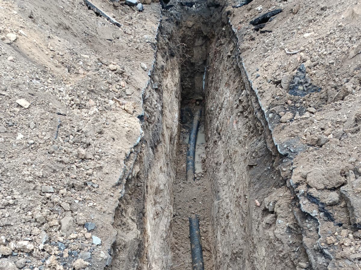 На улице Горького заменили аварийный канализационный коллектор
