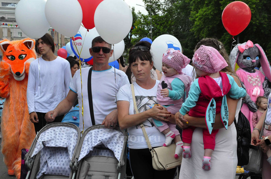 Праздничное настроение дождем не смыло