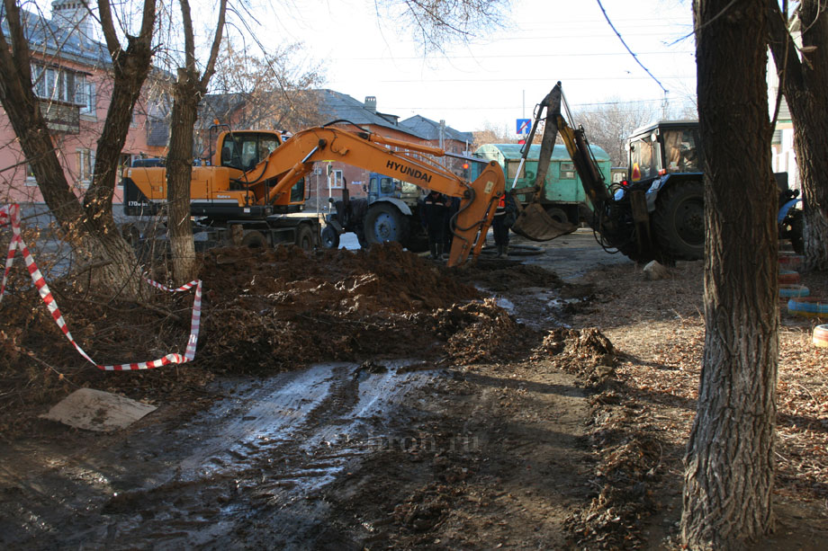 Дорога и тротуар превратились в каток