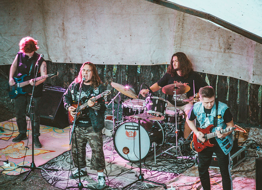 Из песен слов не выкинешь, или О чем поют «Адепты тьмы»?