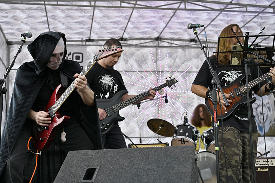 Из песен слов не выкинешь, или О чем поют «Адепты тьмы»?