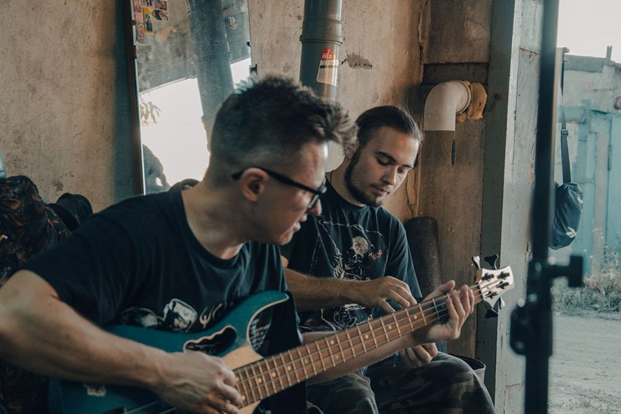 Из песен слов не выкинешь, или О чем поют «Адепты тьмы»?