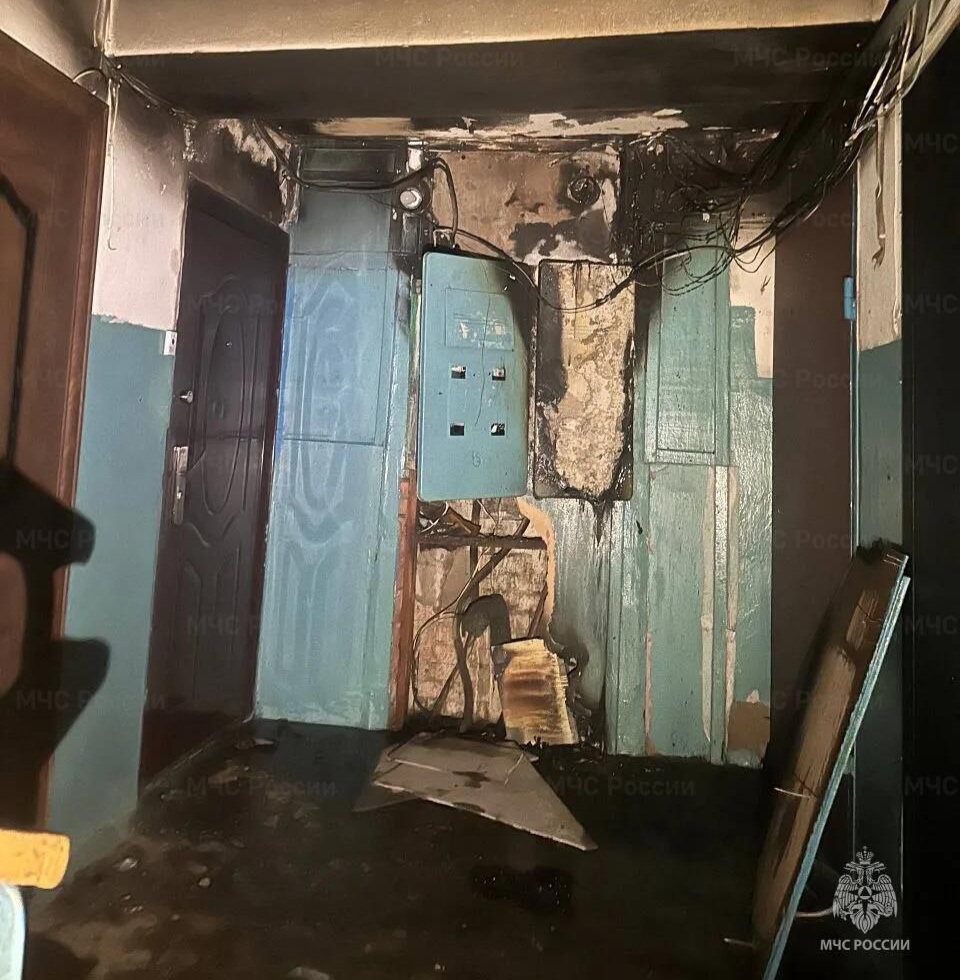 Огнеборцы вывели из задымленного дома 10 человек, половина из которых — дети