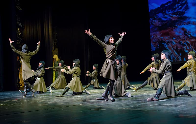 В черкеске и папахе. Чем ансамбль «Адамас» покоряет своих зрителей