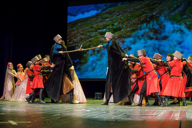 В черкеске и папахе. Чем ансамбль «Адамас» покоряет своих зрителей