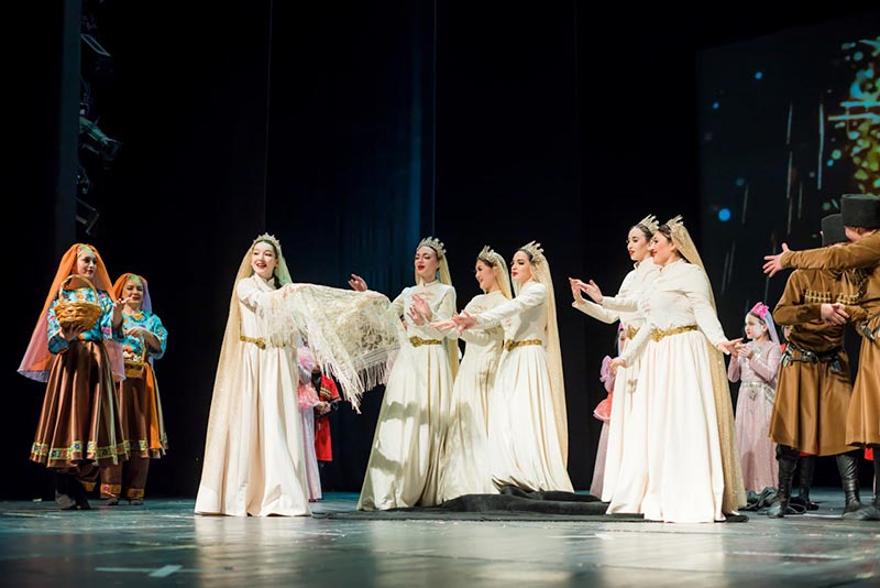 В черкеске и папахе. Чем ансамбль «Адамас» покоряет своих зрителей