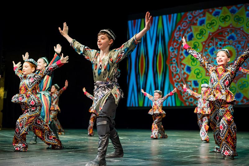 В черкеске и папахе. Чем ансамбль «Адамас» покоряет своих зрителей