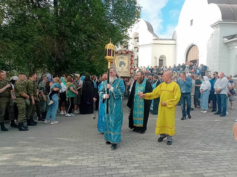 В 18 часов 35 минут