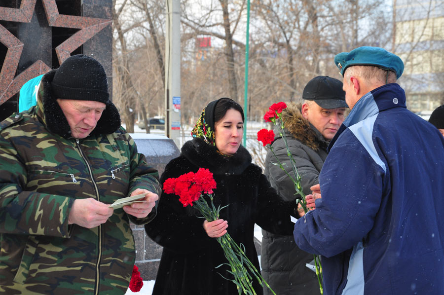 «Под обстрелом вспоминал, чему учился в армии». В Орске наградили ветеранов боевых действий 