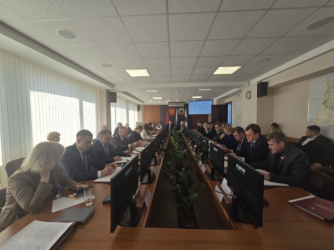 Итоги паводка, новые улицы и тарифы ЖКХ — главное из заседания горсовета