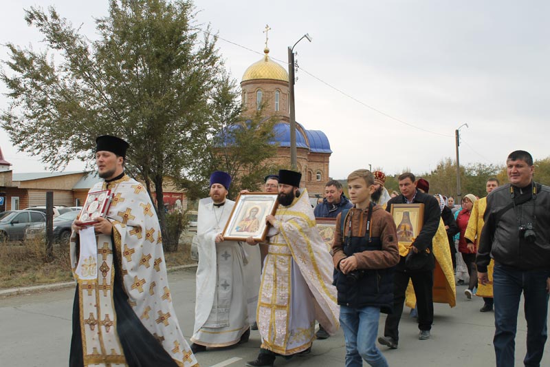 Долгая дорога к храму. Прихожане из поселка Степного дождались радостного события