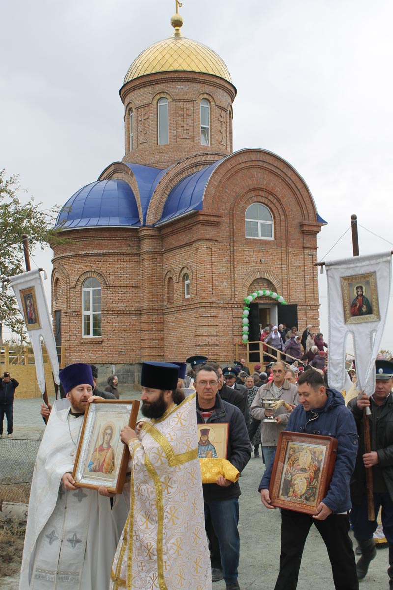 Долгая дорога к храму. Прихожане из поселка Степного дождались радостного события