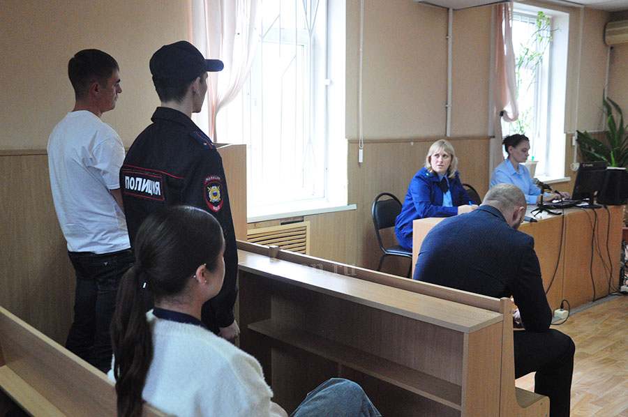 В чем был – в том и бил. Почему орчанин напал на правоохранителей среди ночи