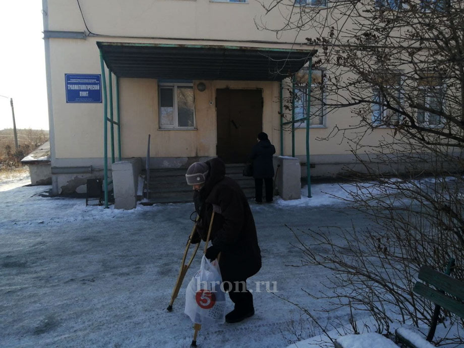 Чтобы без травм нам обойтись, лучше коньками запастись