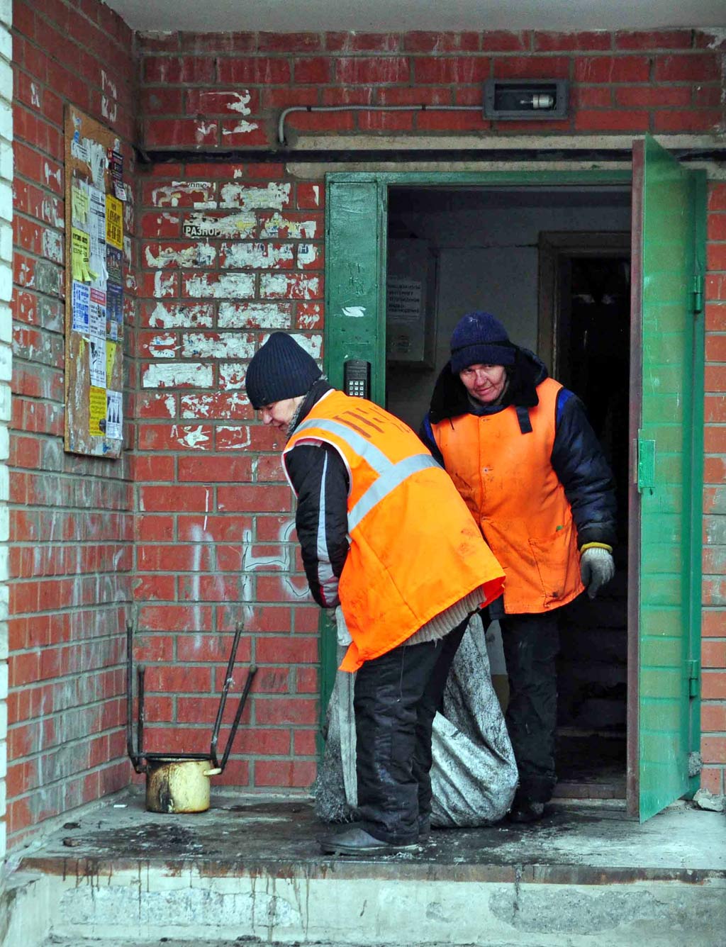 Опасное соседство. В пожаре погибли парень и девочка-подросток