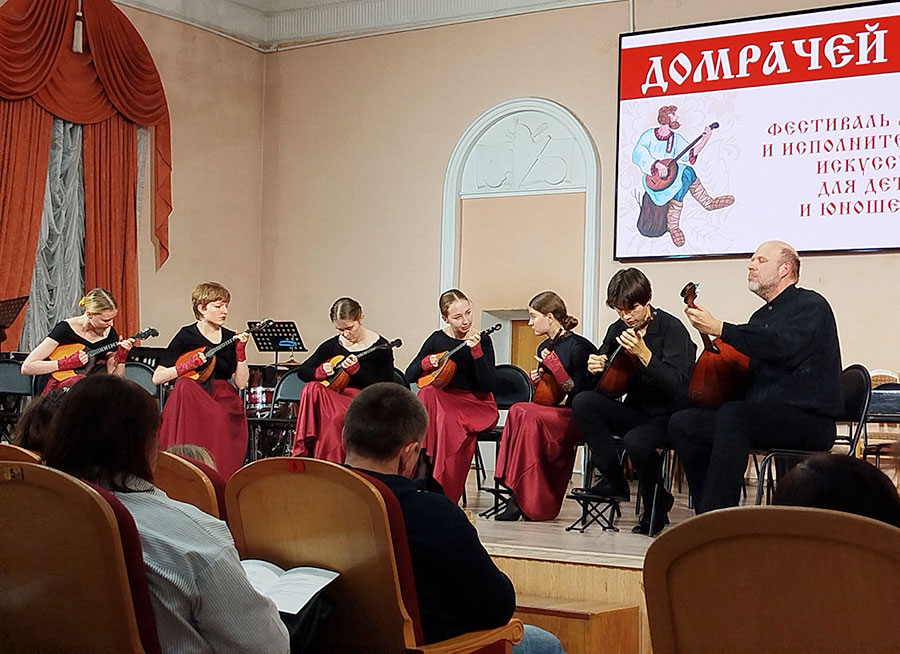 Наш домрачей сыграл не хуже москвичей