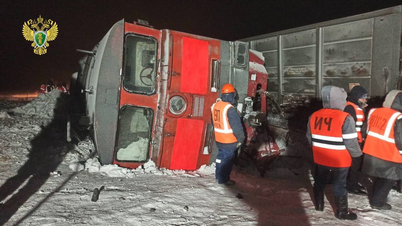 Транспортная прокуратура проверяет обстоятельства схода грузового локомотива в Оренбуржье