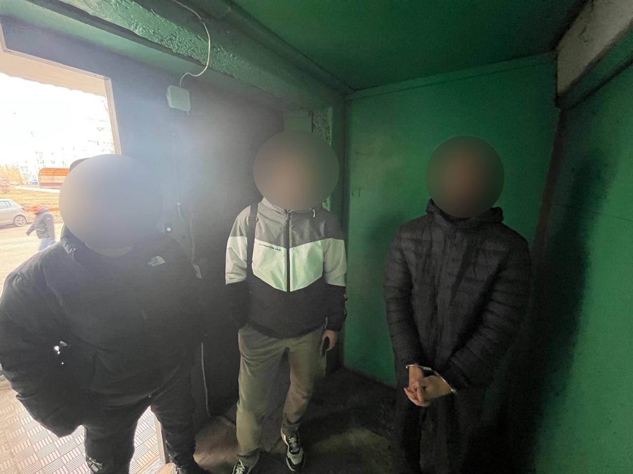 Почти 3 грамма гашиша и 16 тысяч рублей