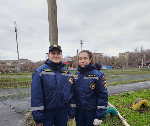 В Орске работают студенты-спасатели из разных уголков страны