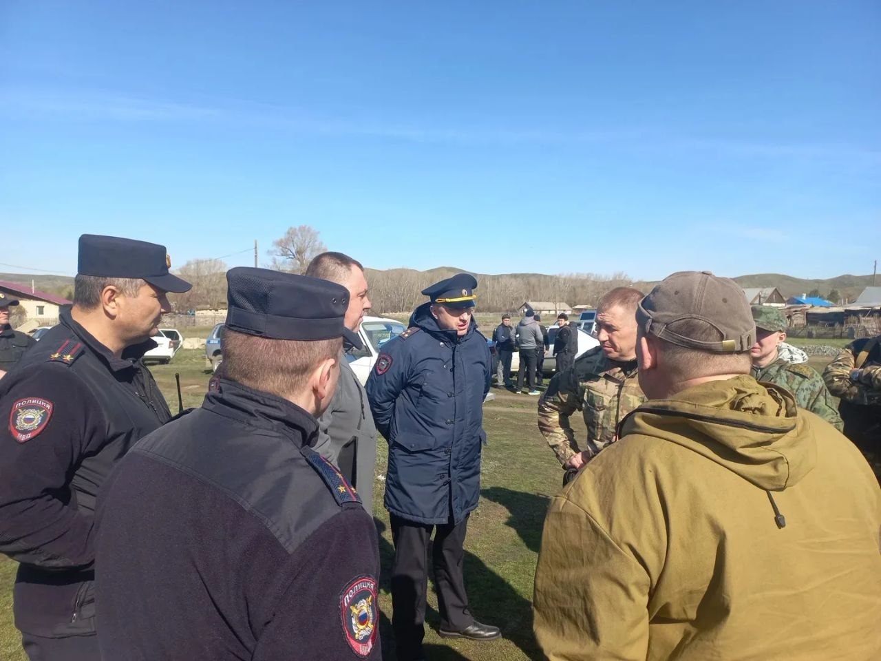 Беглого преступника ищут с вертолётом и кинологами