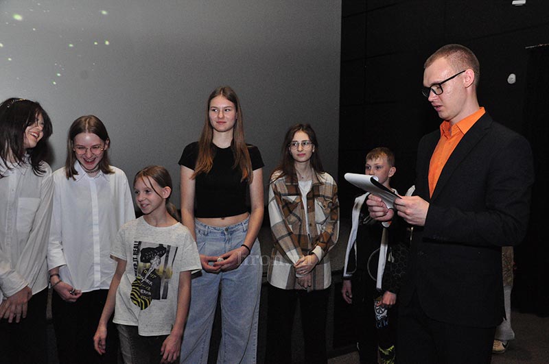 12 школ на одной орбите