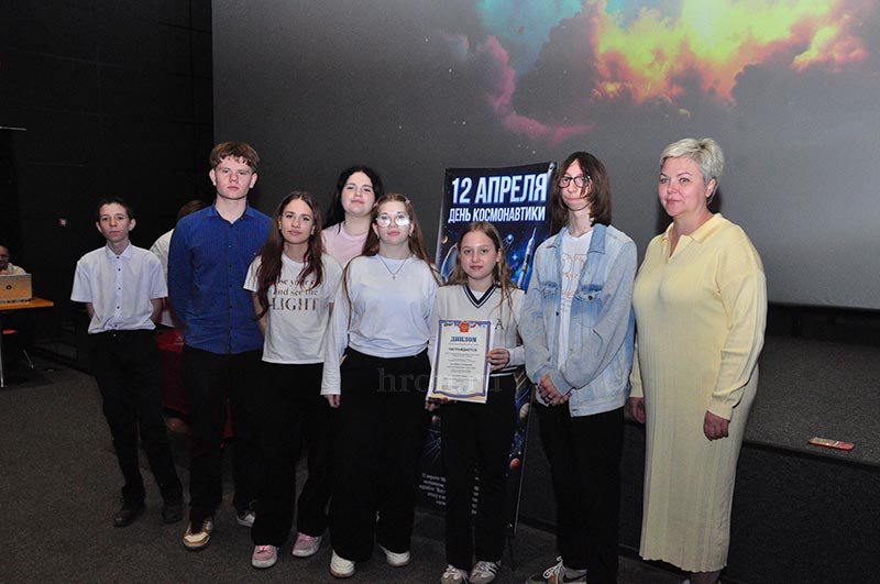 12 школ на одной орбите