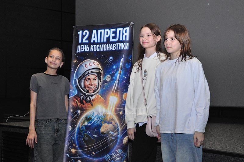 12 школ на одной орбите