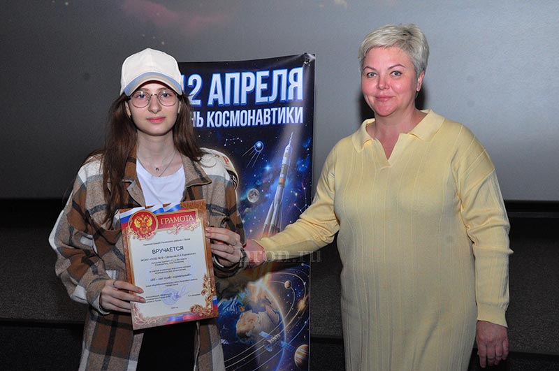 12 школ на одной орбите