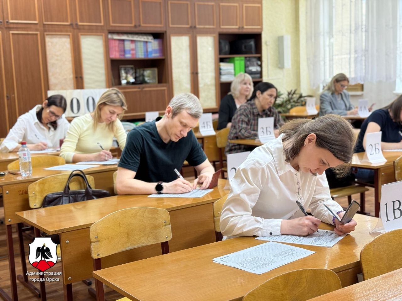 Экзамен для взрослых: родители сдали пробное ЕГЭ