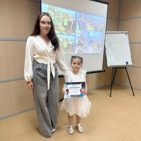 Мал золотник, да поет отменно