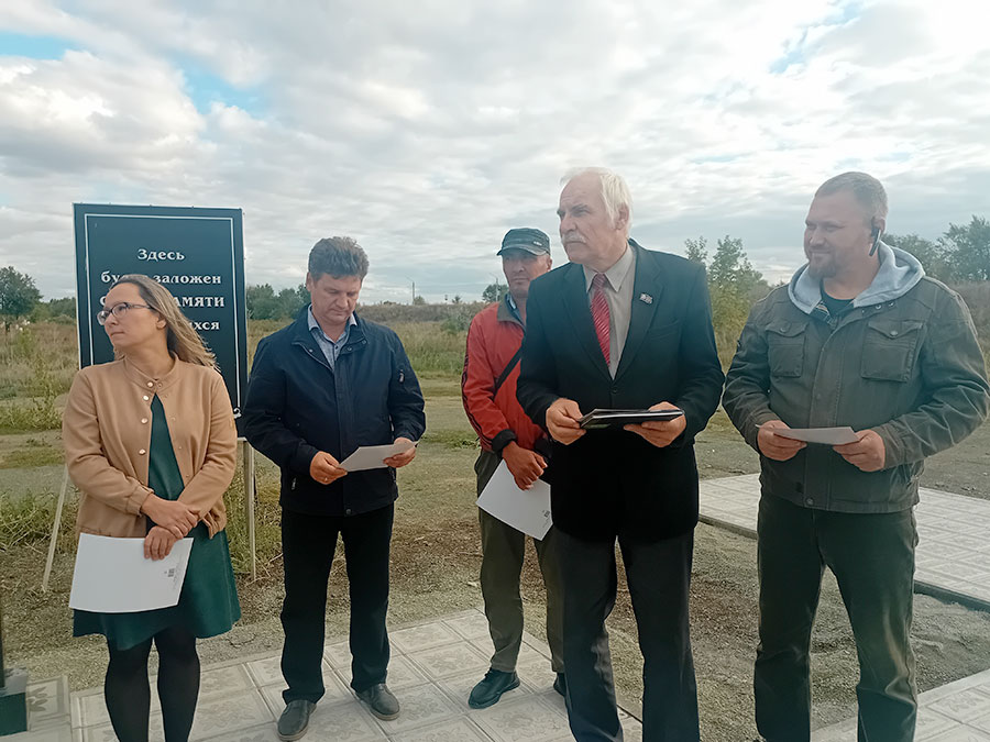Под псевдонимом Дэрдменд