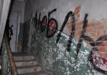 Без воды и без дверей